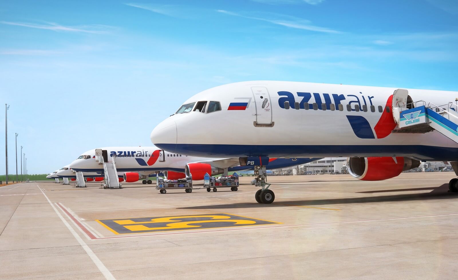 Azur air. 757-200 Azur Air. Самолёт Азур Эйр 767-300. Azur Air авиакомпания самолеты. Самолет авиакомпании Азур АИР.